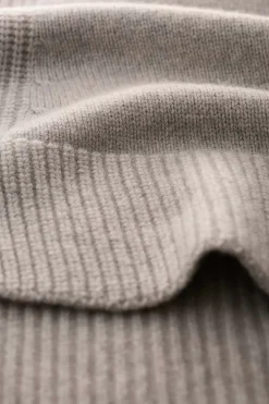 Coupling V-Neck Vest